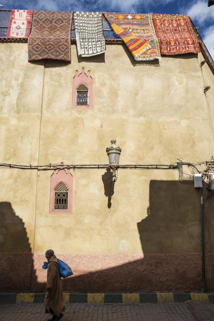 Vädring av mattor i Marrakech