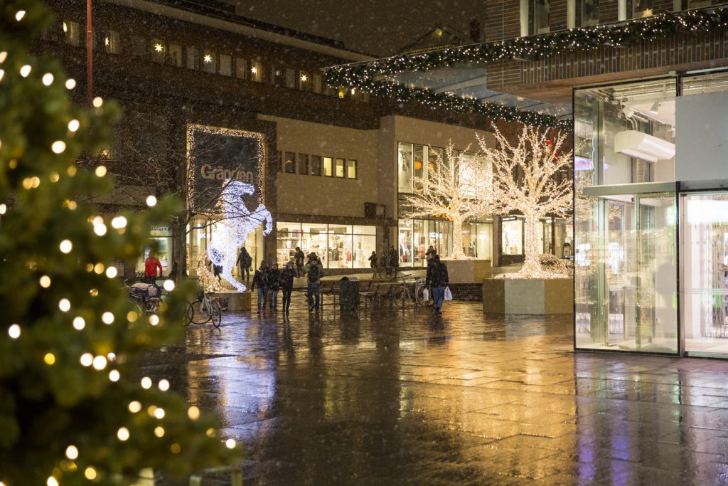 Stad i Ljus, Lilla Torget i Linköping i början av december