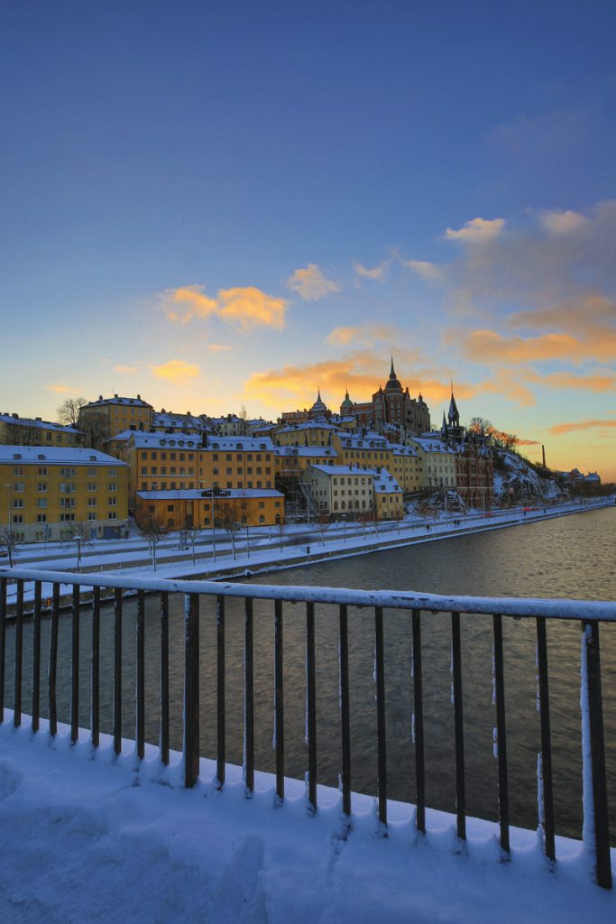 Ett av Stockholms vackraste vyer och även en av de mest fotograferade. Jag var ju också tvungen att föreviga när molnen målade himlen så vackert gul.