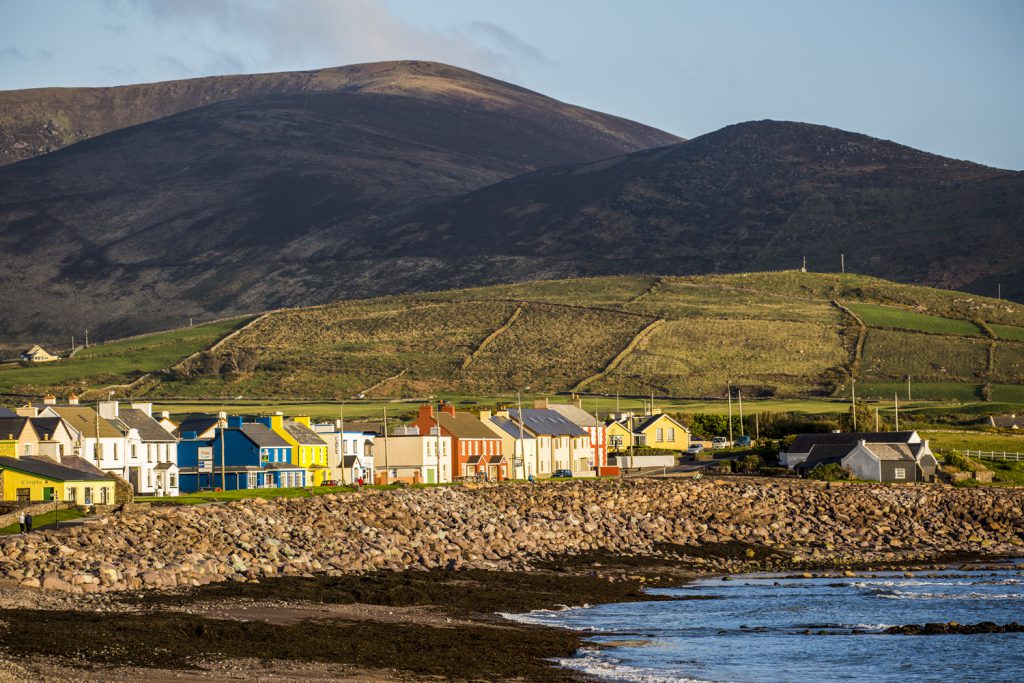 Rofyllda samhället Waterville, ligger vackert mellan berg och hav