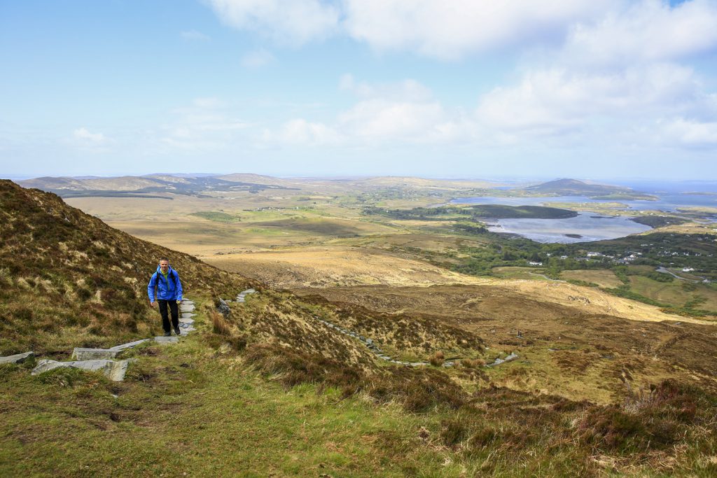 Vandring uppför Diamond Hill i Connemara