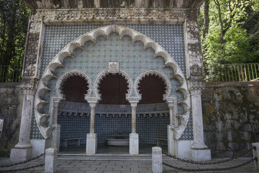 En av många vackra skapelser längs vägen på berget Serra de Sintra