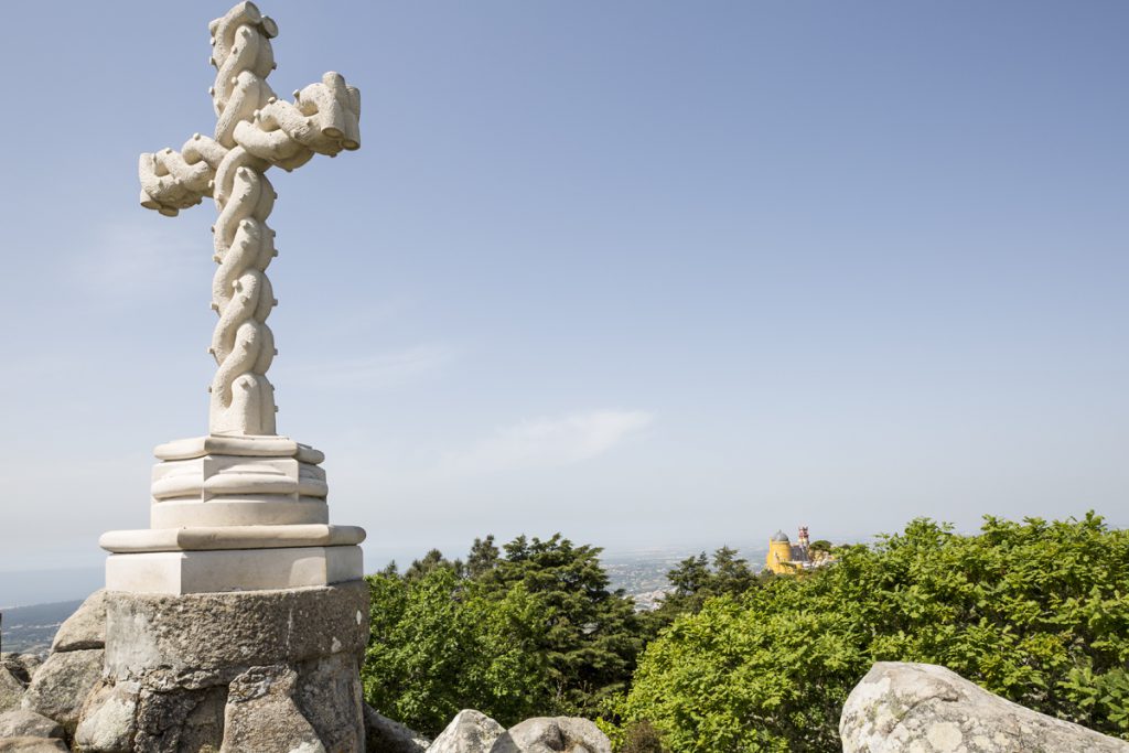 I andra ändan av parken ligger High cross på en höjd. Härifrån kan man se ända till Lissabon