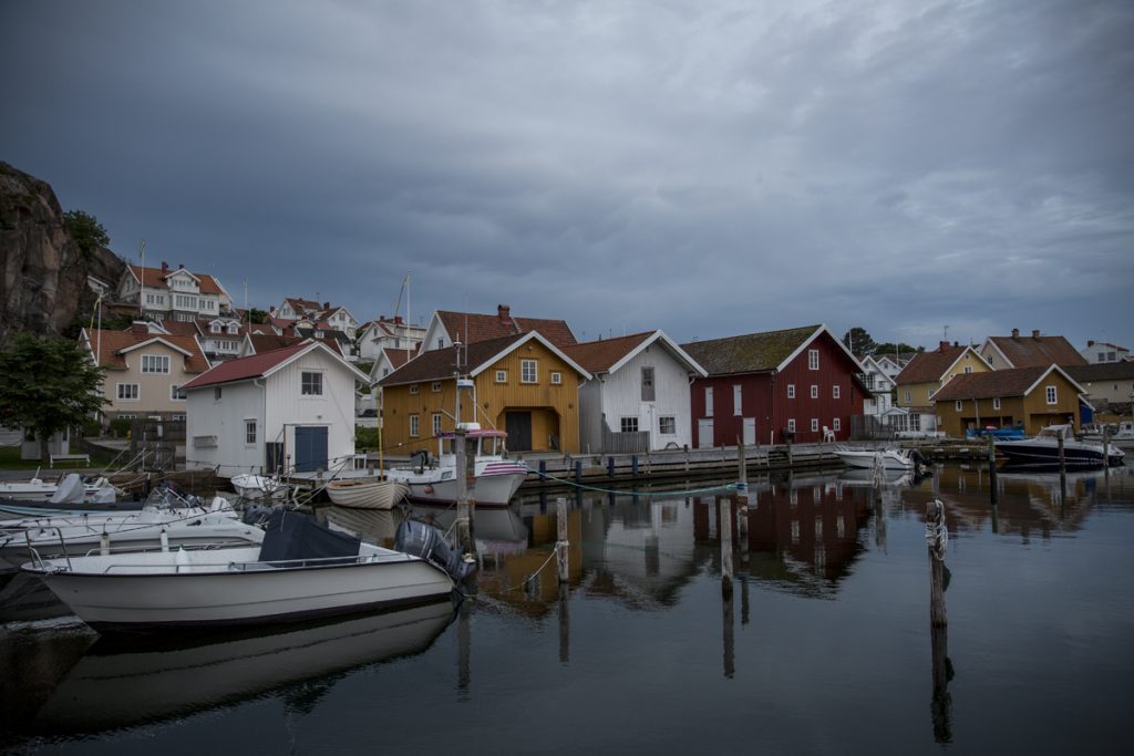 Innan regnar kommer. Fjällbacka ligger lugnt och stilla