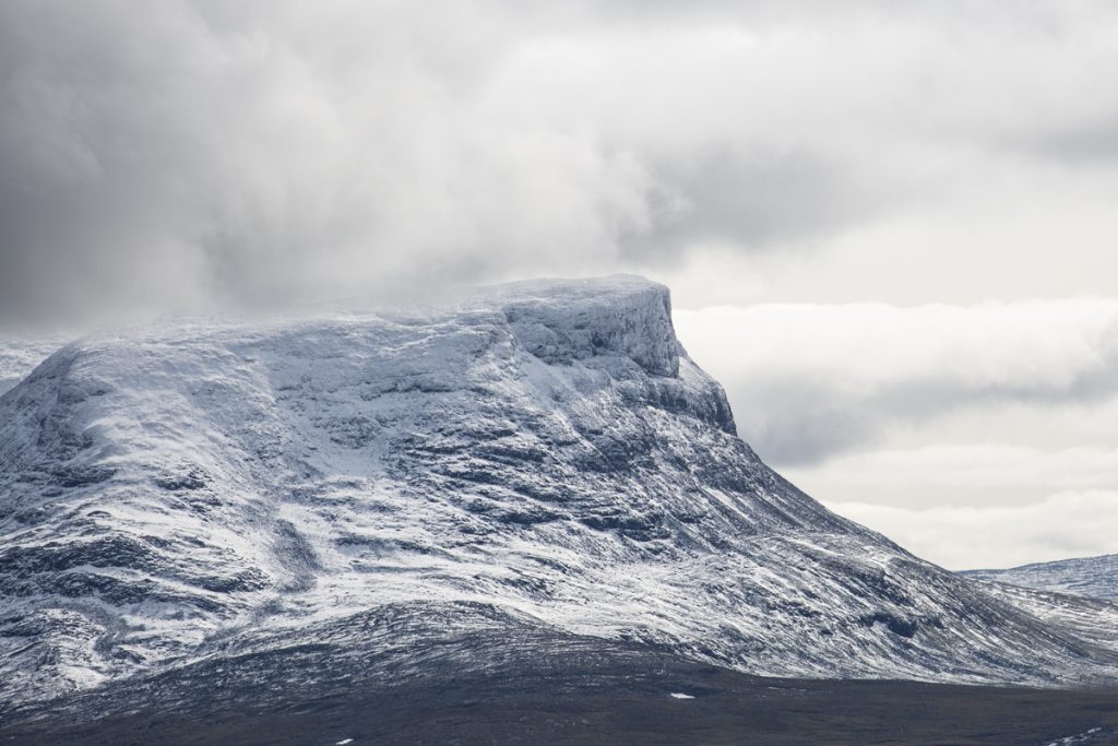 Norra berget i Lapporten med topparna Tjuonatjåkka och Nissuntjårro, 1540 respektive 1721 m ö h