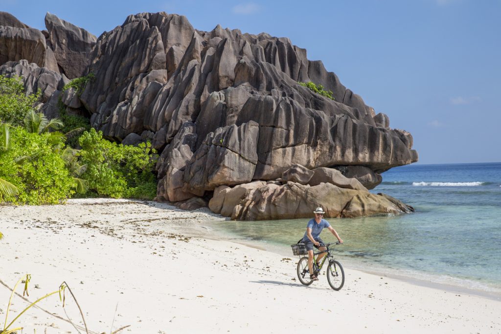 Provade lite strandcykling.