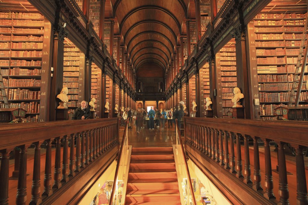 Trinity College Library, det berömda bibliotek i det berömda universitetet