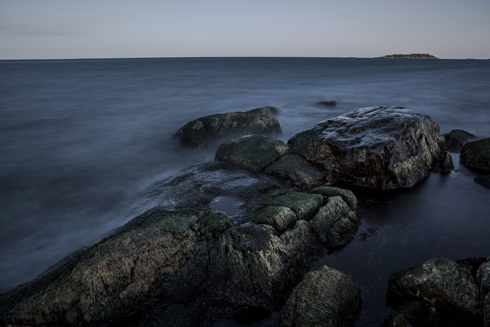 Ett favoritmotiv. Stenar/klippor i vatten efter solnedgång