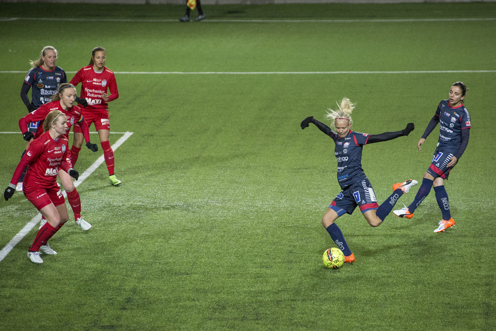 Pernille Harder skjuter 5-0 till Linköping
