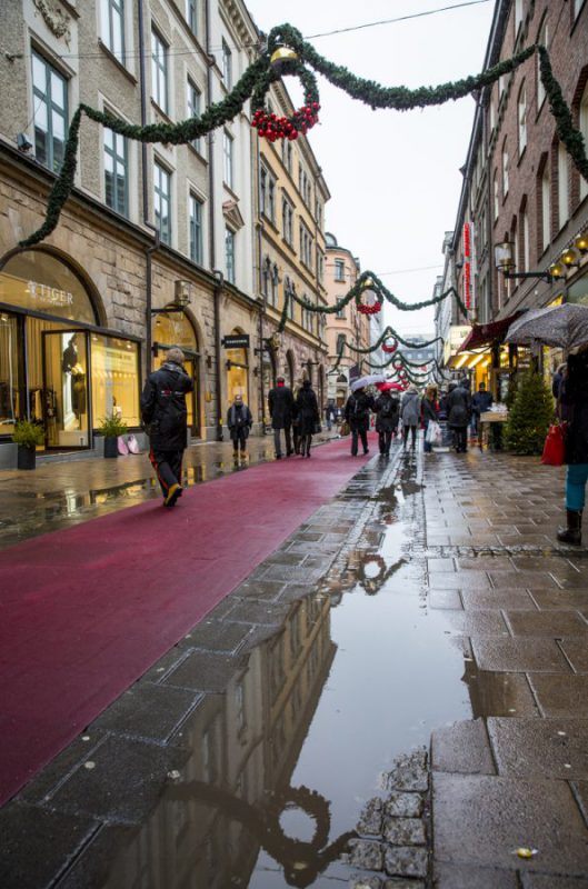 Julstämning i Stockholm, i gummistövlar och paraply