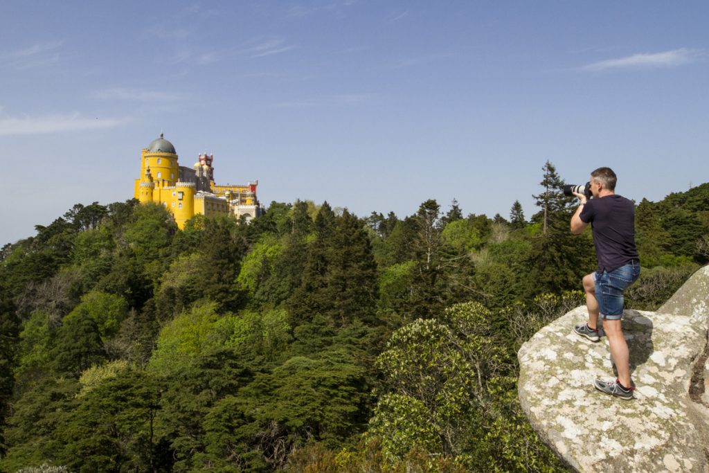 Fotografering av slott längst ut på en klippa kräver både balans och koncentration