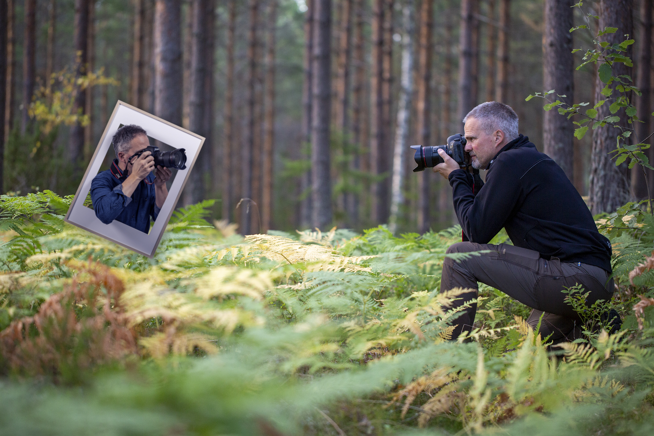 Mats Jonsson i skogen fotograferar sig själv